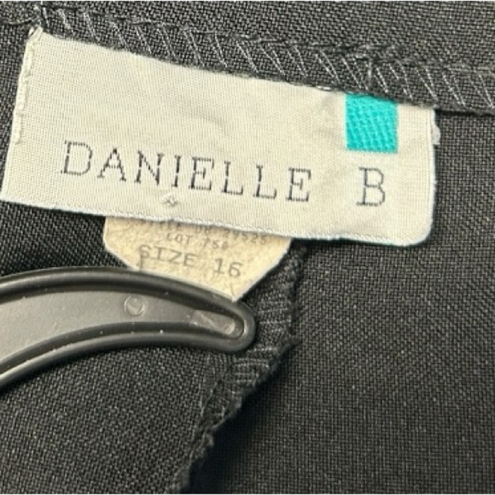DANIELLE BERNSTEIN PANTS BLACK SIZE 16 but fits more like size large - Picture 10 of 10